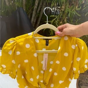 Aqua brand Yellow Polka Dot Women Top tie front NEW NWT Bloomingdale’s Small